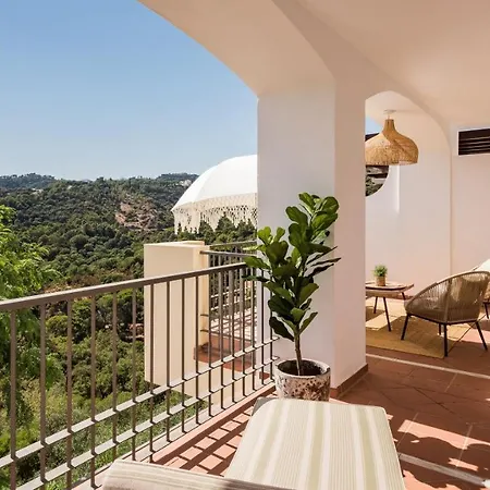 Peaceful, Stylish Hideaway Surrounded By Nature *